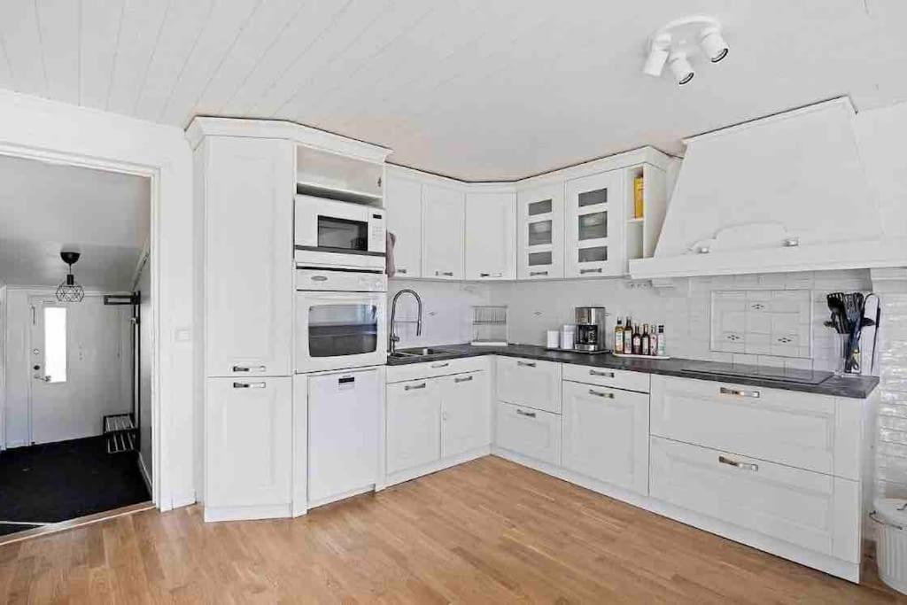 Mysigt Hus Med Natur & Jacuzzi I Olofstorp Gothenburg Ngoại thất bức ảnh