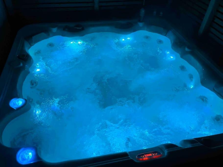 Mysigt Hus Med Natur & Jacuzzi I Olofstorp Gothenburg Ngoại thất bức ảnh