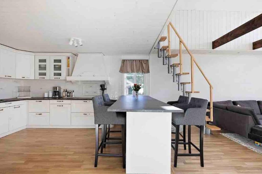 Mysigt Hus Med Natur & Jacuzzi I Olofstorp Gothenburg Ngoại thất bức ảnh