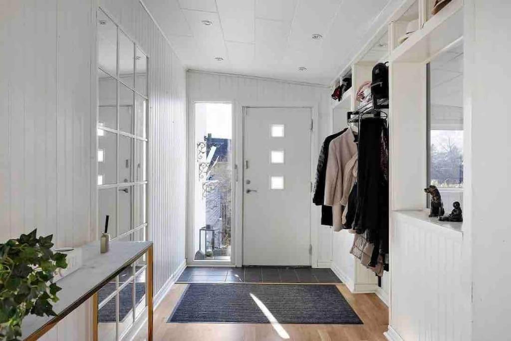 Mysigt Hus Med Natur & Jacuzzi I Olofstorp Gothenburg Ngoại thất bức ảnh