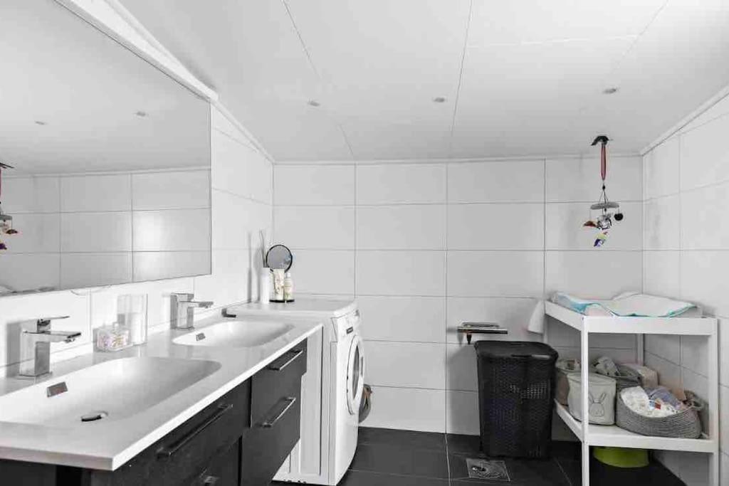 Mysigt Hus Med Natur & Jacuzzi I Olofstorp Gothenburg Ngoại thất bức ảnh
