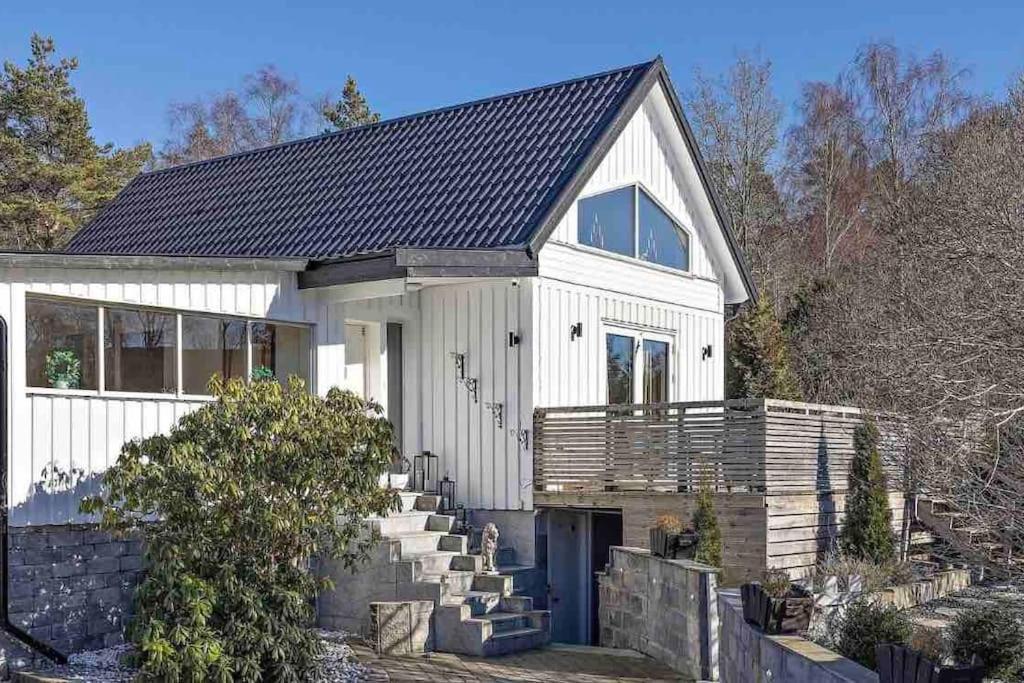 Mysigt Hus Med Natur & Jacuzzi I Olofstorp Gothenburg Ngoại thất bức ảnh